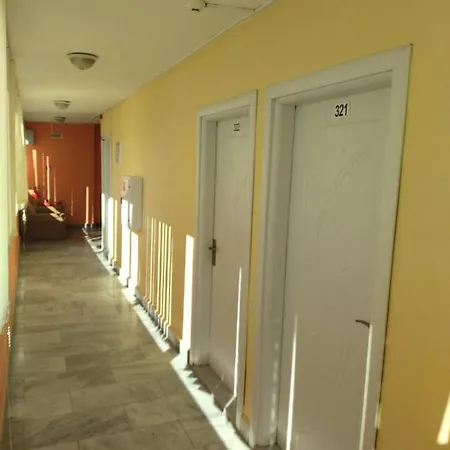 Zora Hotell
